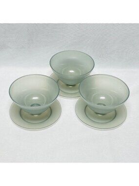 Tupperware Smoke Gray Sundae Dessert Cups Set Of 3 With Matching Bases